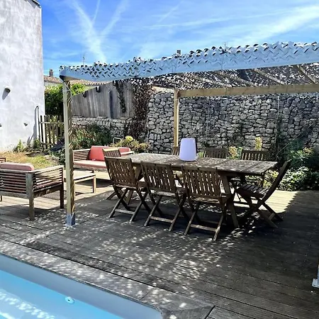 Holiday home Grande Maison De Village Avec Piscine *