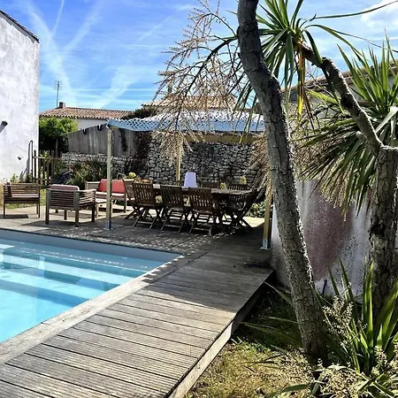 Grande Maison De Village Avec Piscine Holiday home *