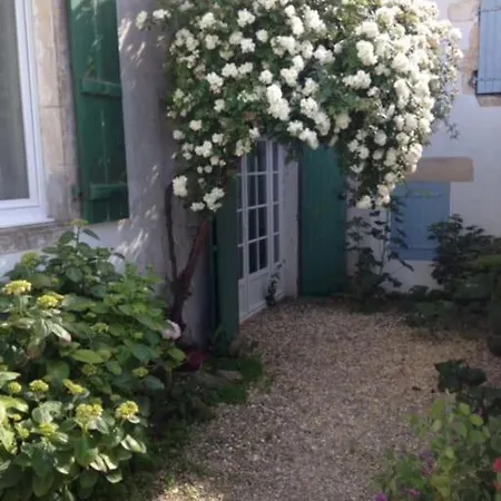 Grande Maison De Village Avec Piscine Holiday home *